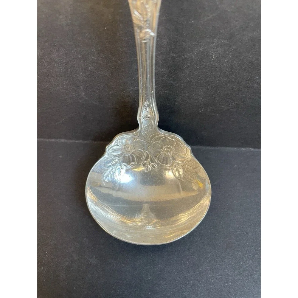 Antique Wallingford Co Silver Plate Gravy Ladle Floral Pattern